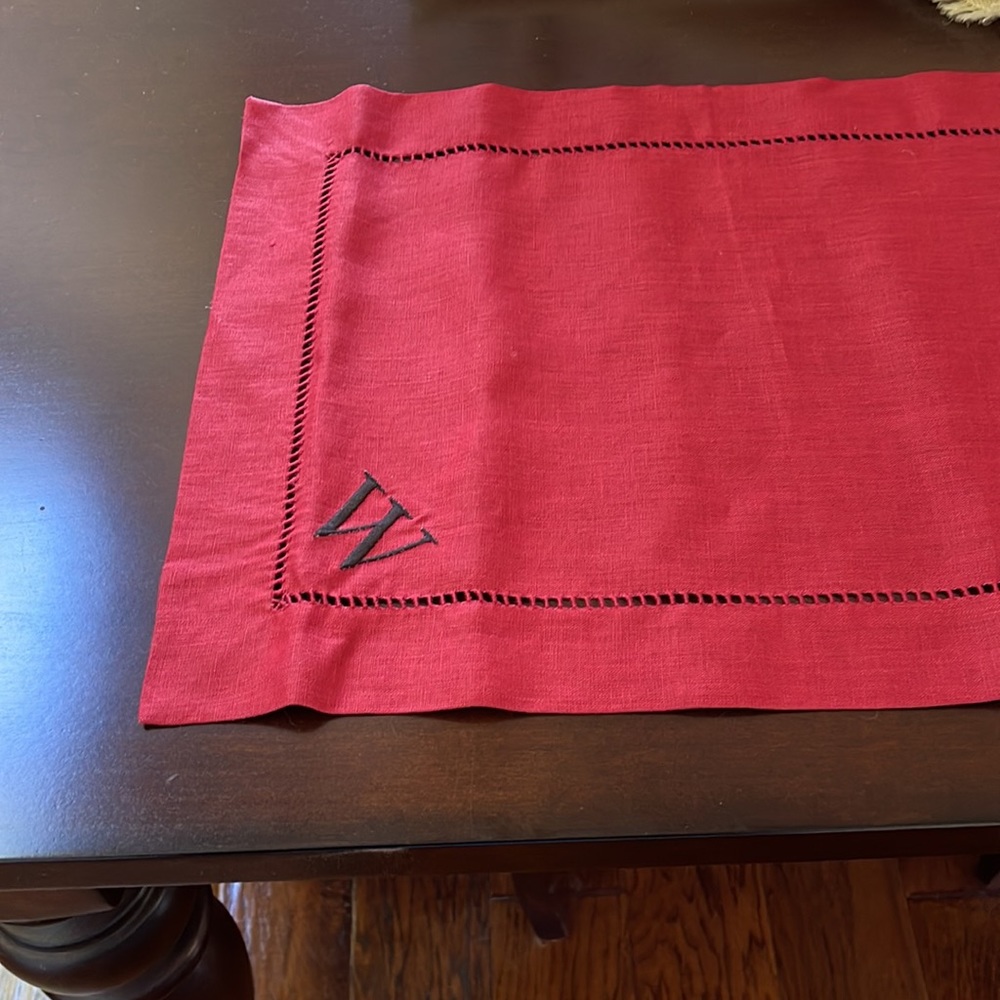 “W” Monogrammed Linen Placemats
Gorgeous